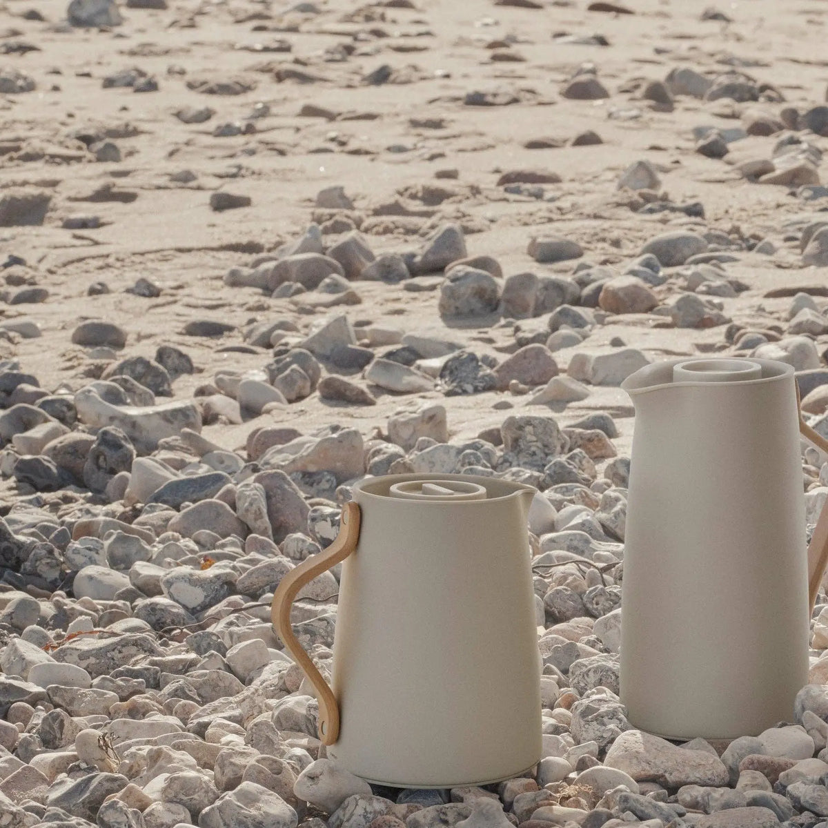Emma vacuum jug, coffee 1.2 L - sand Studio Nordhaven