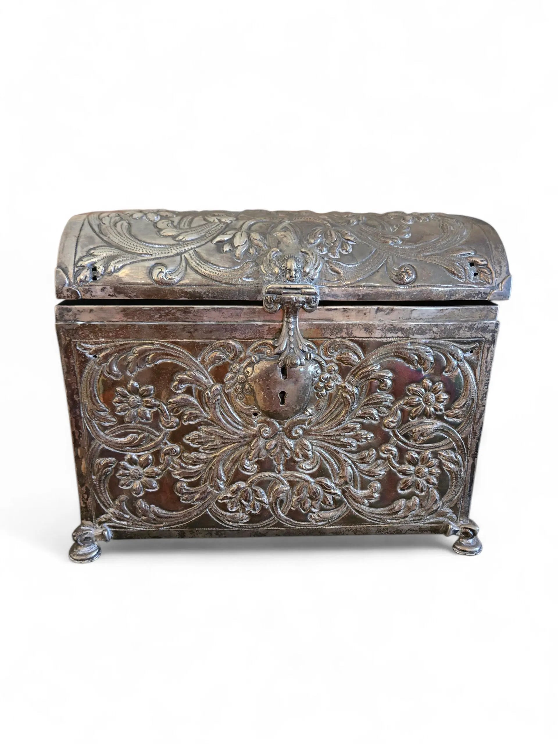 Antique silver repousse cask aklt