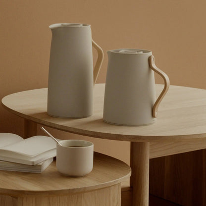 Emma vacuum jug, coffee 1.2 L - sand Studio Nordhaven