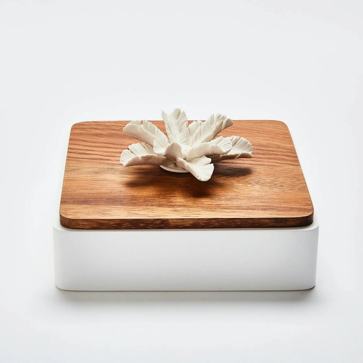 LUXOR 15 cm wooden box with lid and porcelain flower Anoq