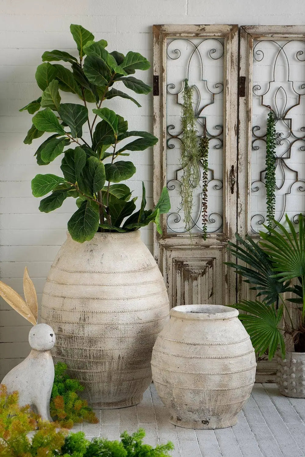 D22.5x30.5" Magnesium Flower Pot w/ Weathered White Finish A&B Home Group Inc.