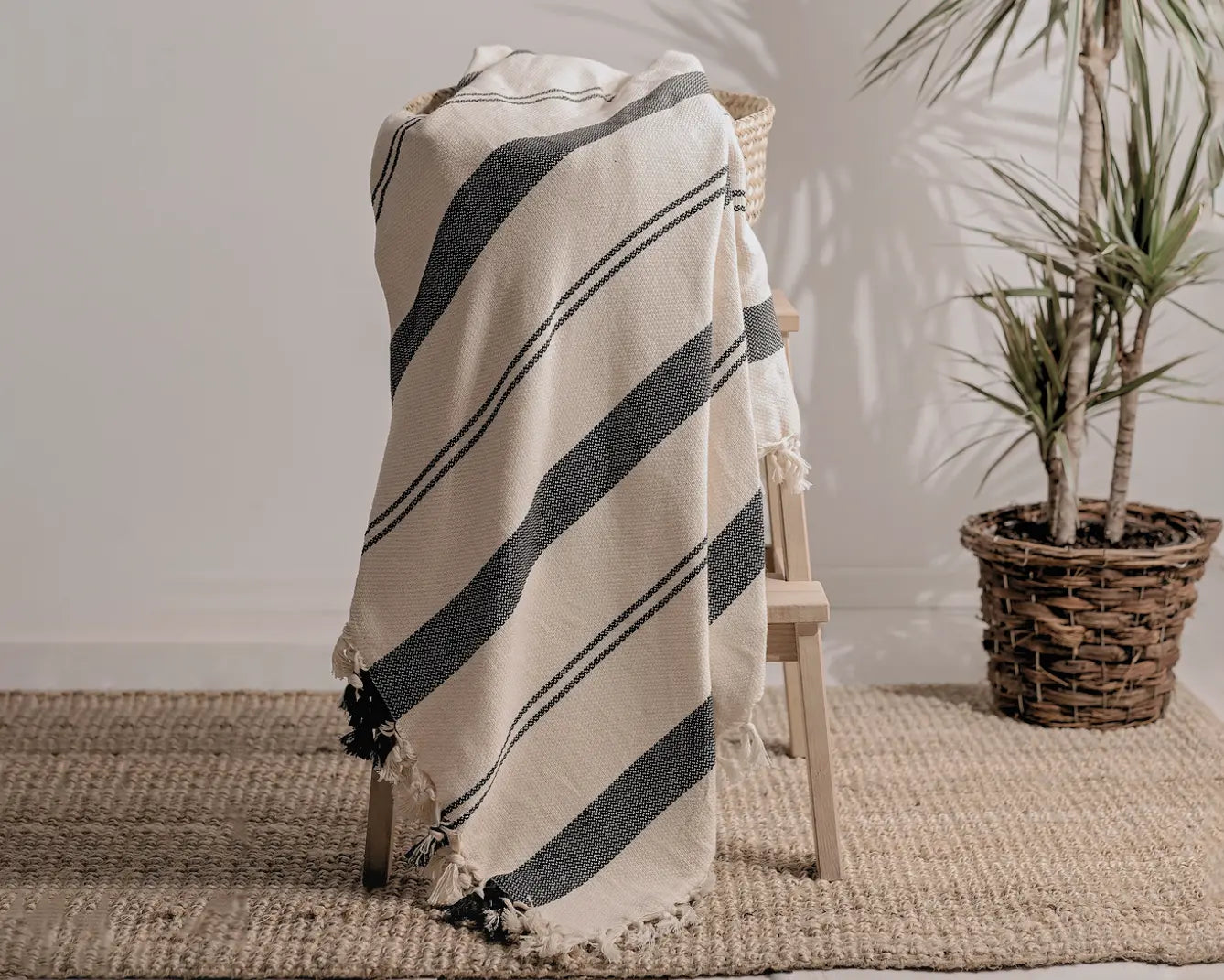 Minimalist 100% Cotton Throw Blankets Moa