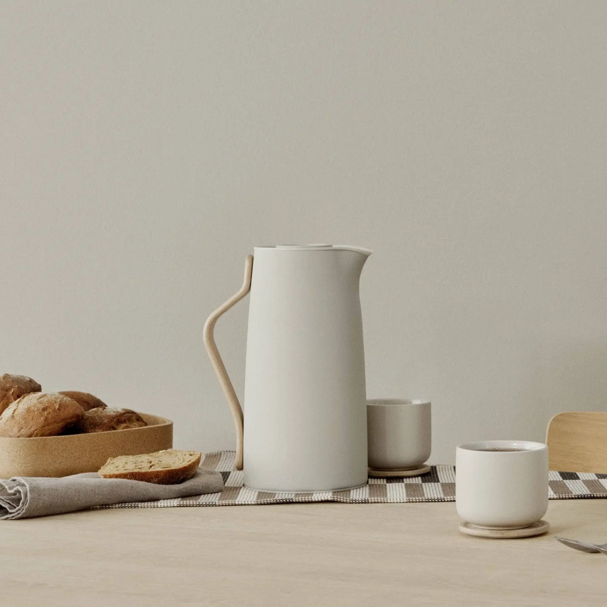 Emma vacuum jug, coffee 1.2 L - sand Studio Nordhaven