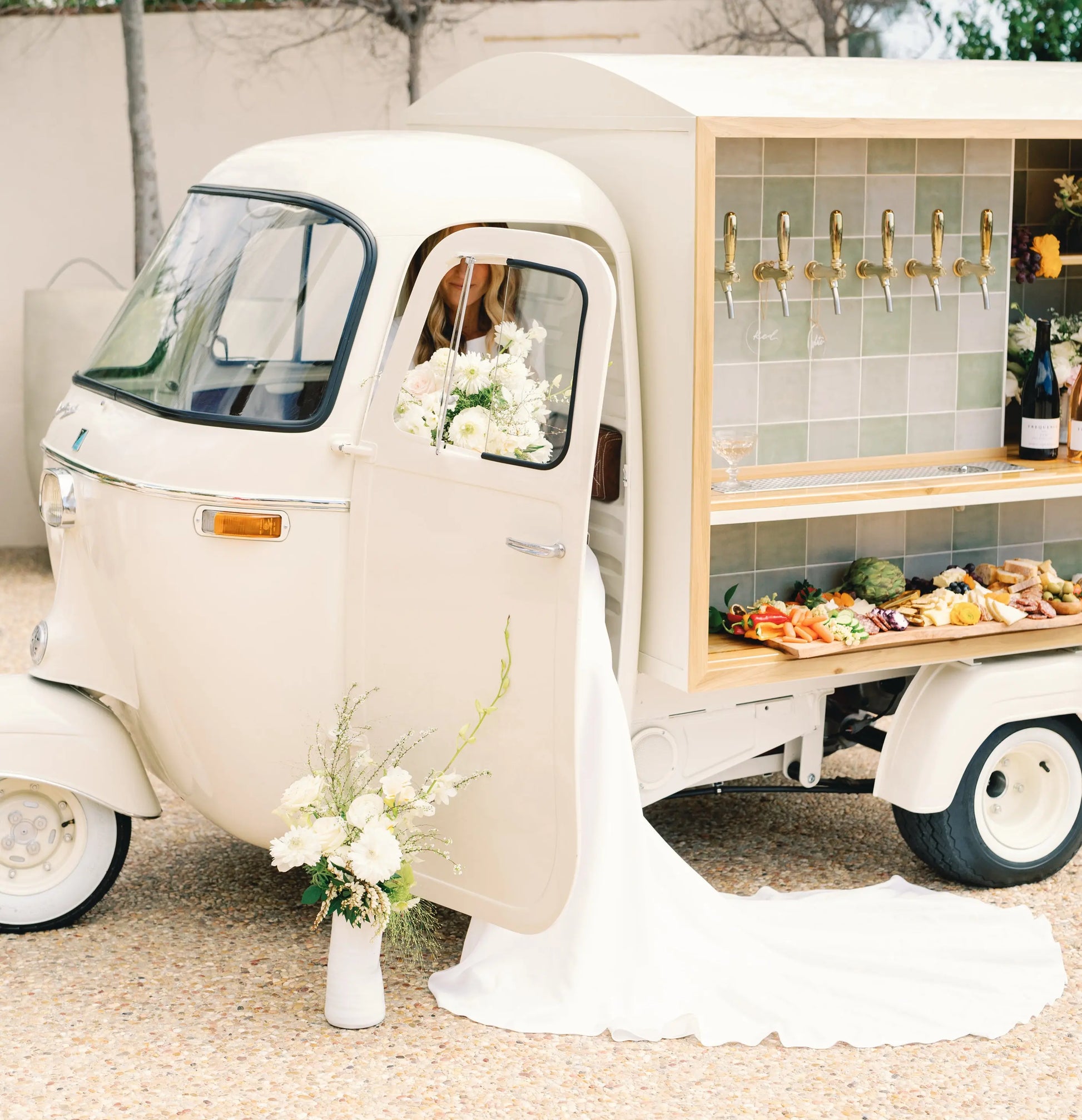 Vintage Italian Mobile Piaggio Bar Bottega Designs