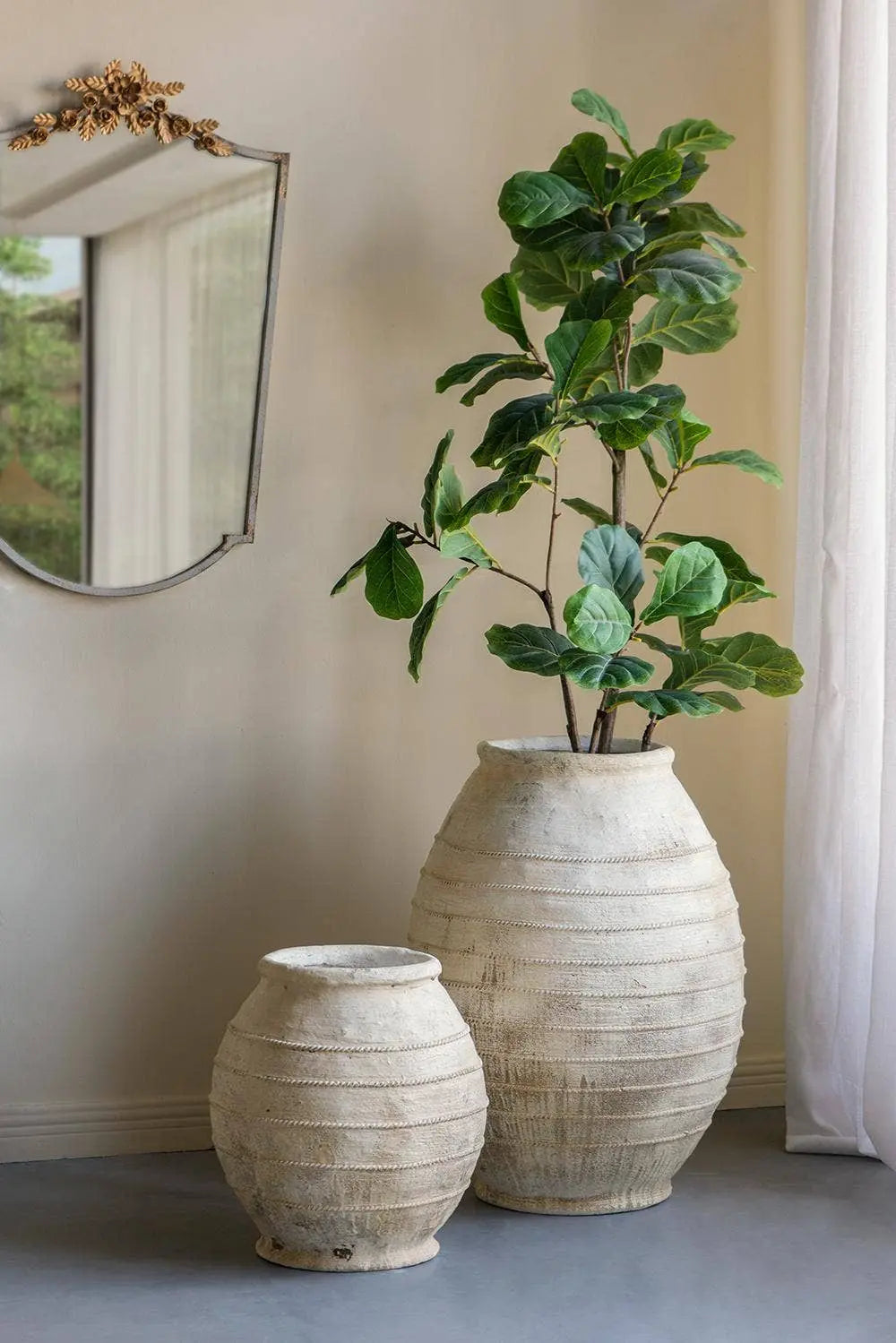 D22.5x30.5" Magnesium Flower Pot w/ Weathered White Finish A&B Home Group Inc.