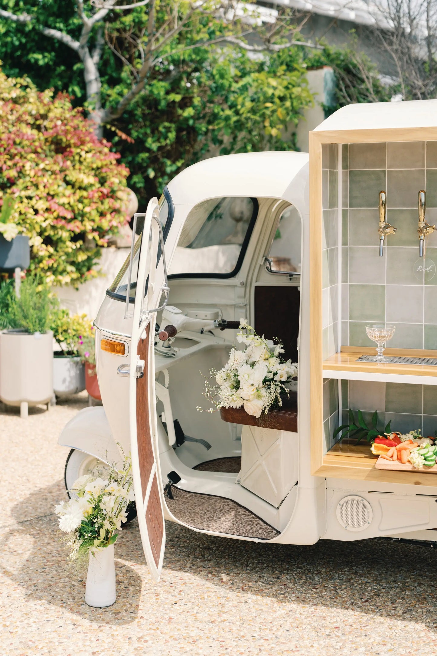 Vintage Italian Mobile Piaggio Bar Bottega Designs