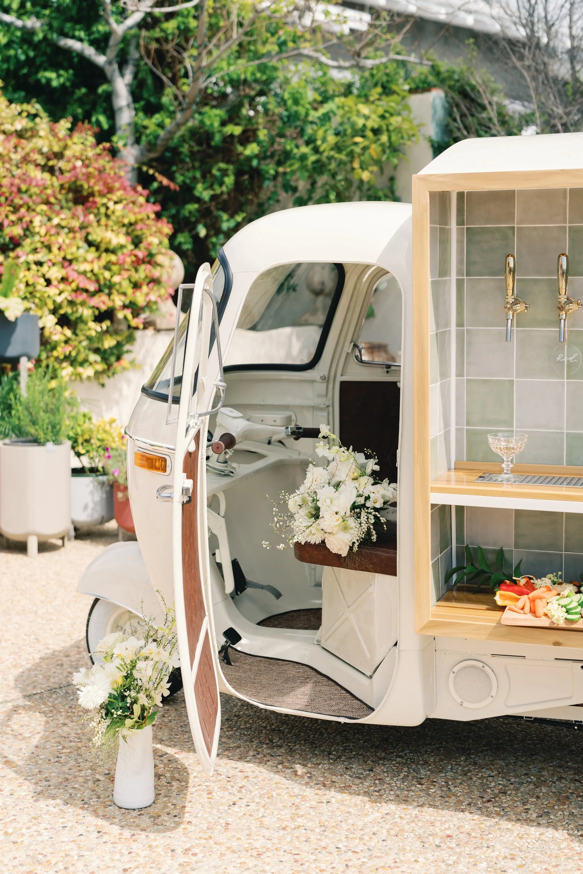 Vintage Italian Mobile Piaggio Bar Bottega Designs